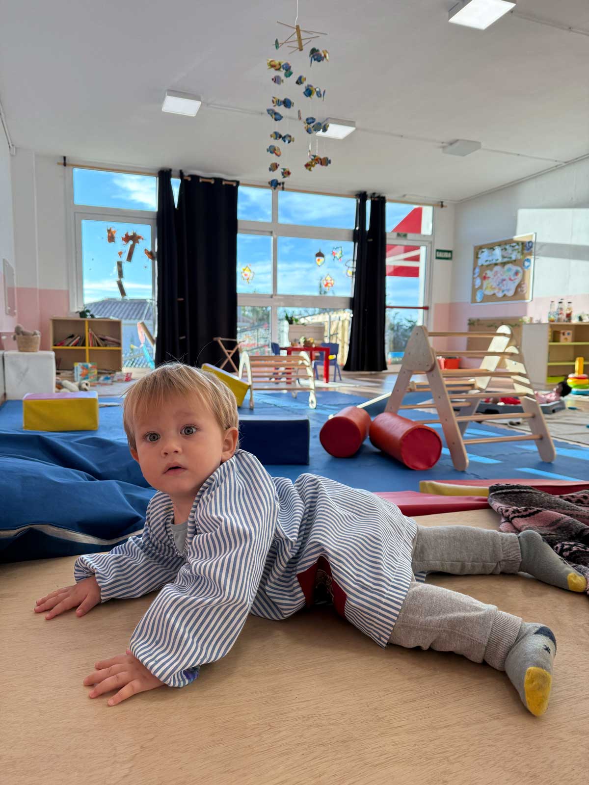 Niño/a de MiNis en el aula.